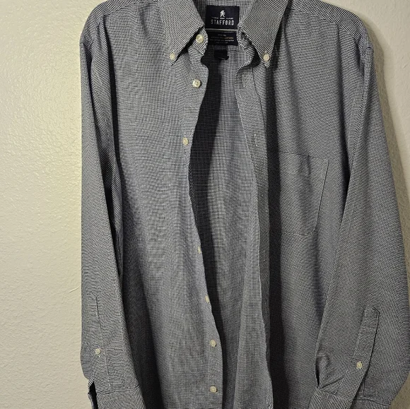 Men's Stafford Button Down Shirt in a dark blue and white design. 16 1/2 - 32/33 - Picture 7 of 10